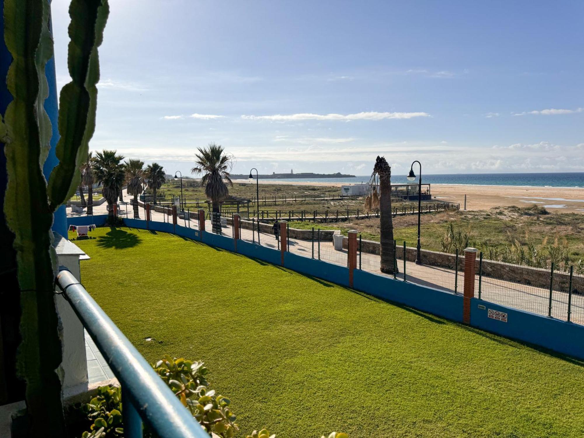 Tarifa Cozy House - Beach Front, Pool, Parking Екстериор снимка