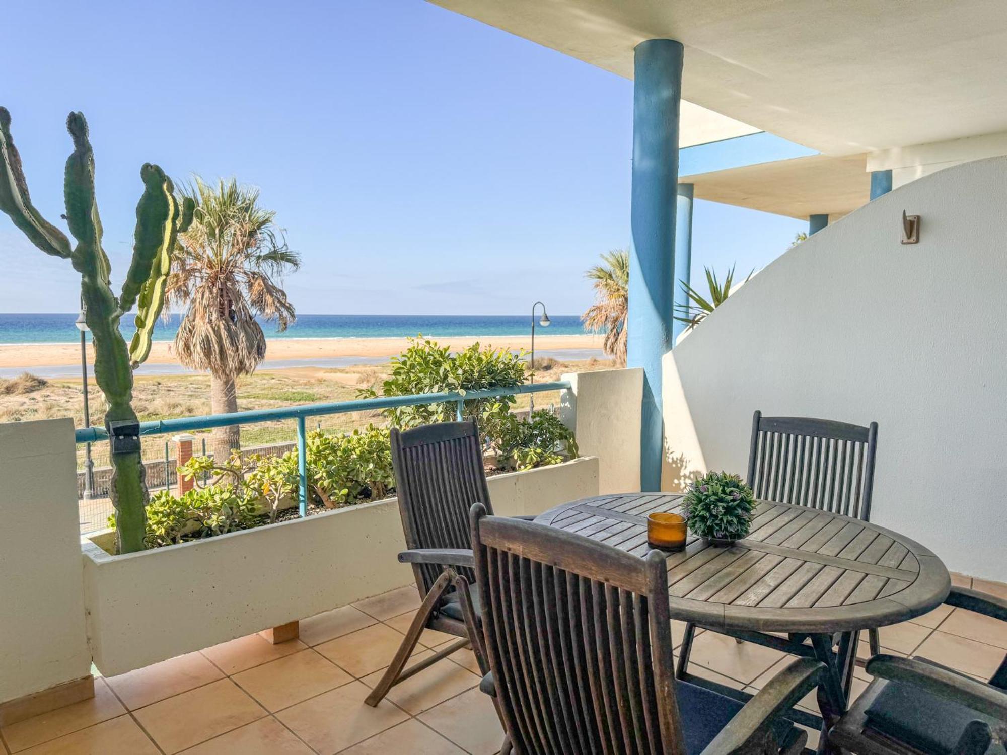 Tarifa Cozy House - Beach Front, Pool, Parking Екстериор снимка